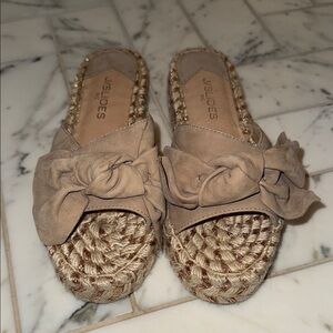 J/SLIDES Women's Beige and Gold Espadrille Sandals